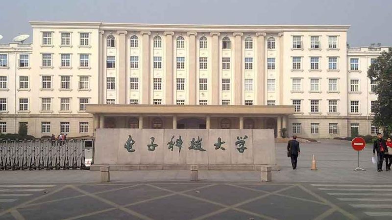 打样PCB板材质选择：关键因素与误区解析**